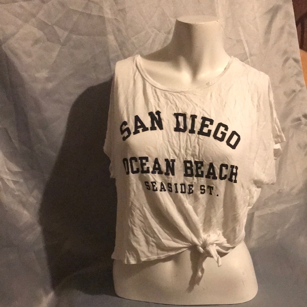 H&M (EUC) t-shirt with side knot